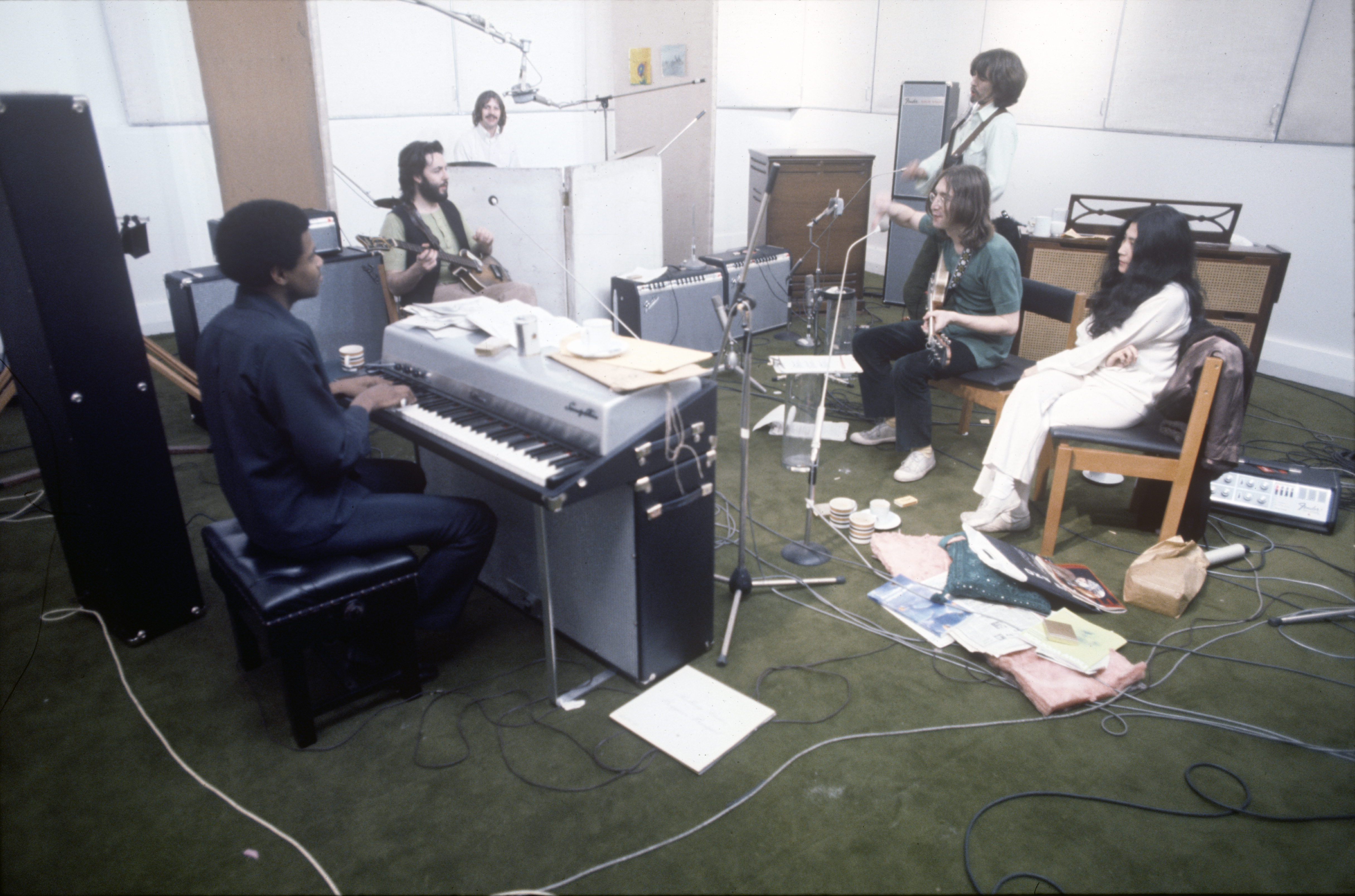 the beatles in the apple studios