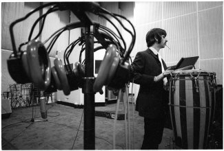 Ringo recording sgt pepper