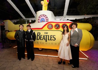 Influencers in front of a Yellow Submarine